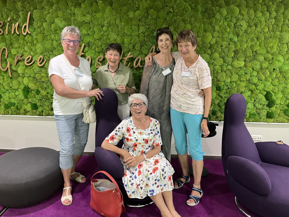 Team vom Krankenhausbesuchsdienst, 5 nette Damen